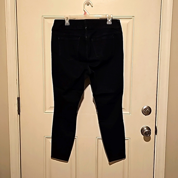 Jeans - Picture 2 of 4